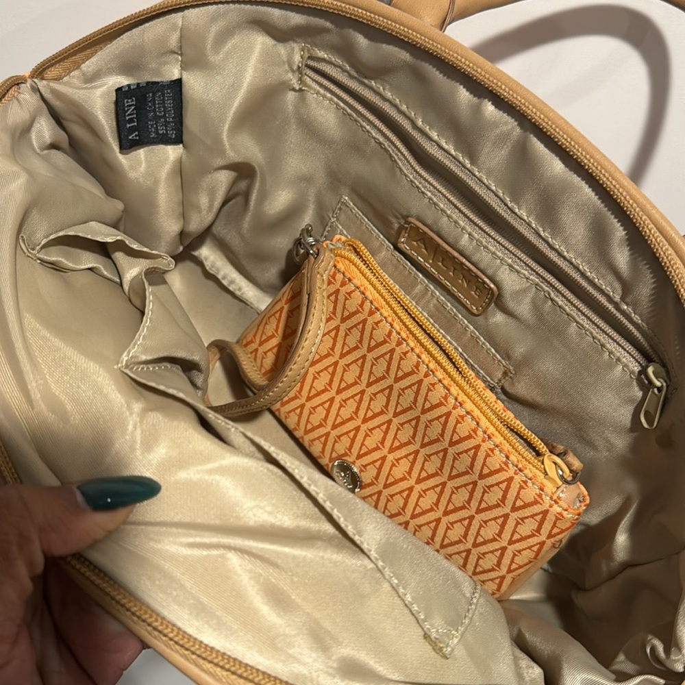HANDBAG - Picture 6 of 9